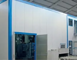 Quais são as funções do sistema elétrico de portas remotas para a máquina de tijolos?